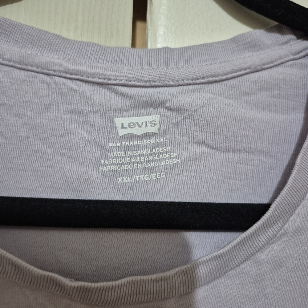 Levi's Women's  T-Shirt - Picture 14 of 14